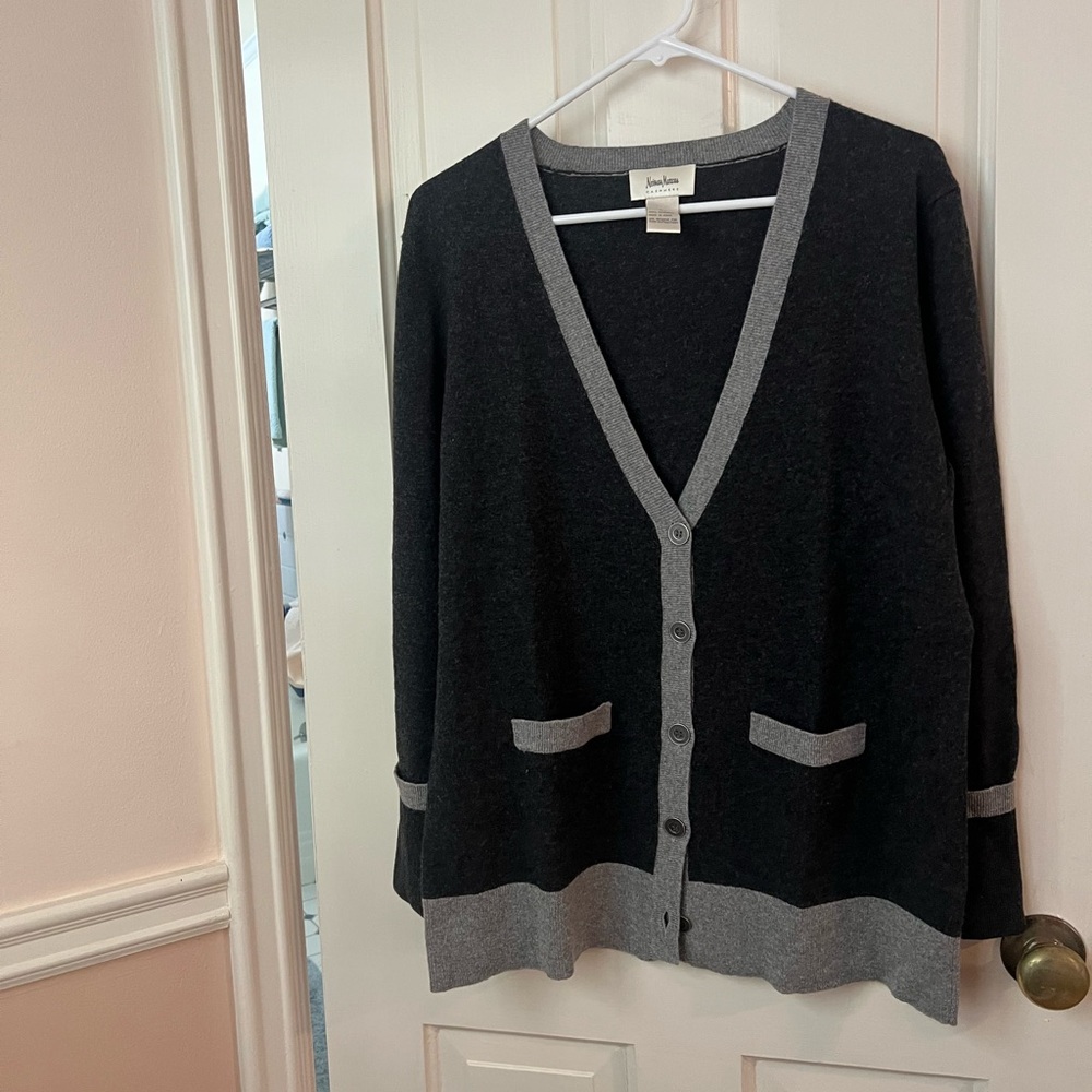 Cashmere Neiman Marcus Women's Black and Gray Sweater
